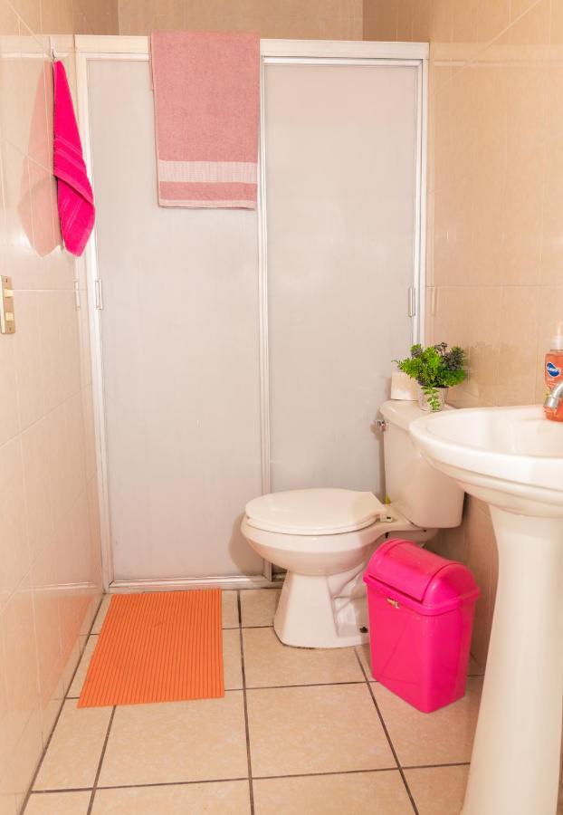 Hostal Casa Colores Adults Only กัวดาลาฮารา ภายนอก รูปภาพ