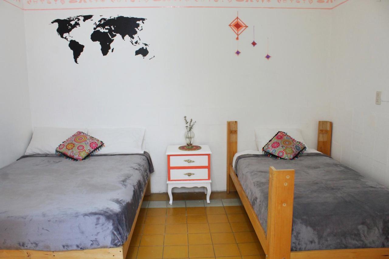 Hostal Casa Colores Adults Only กัวดาลาฮารา ภายนอก รูปภาพ